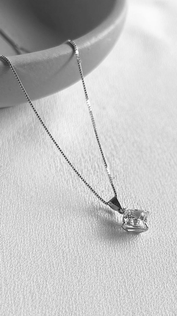 Charlie Pendant 9K White Gold