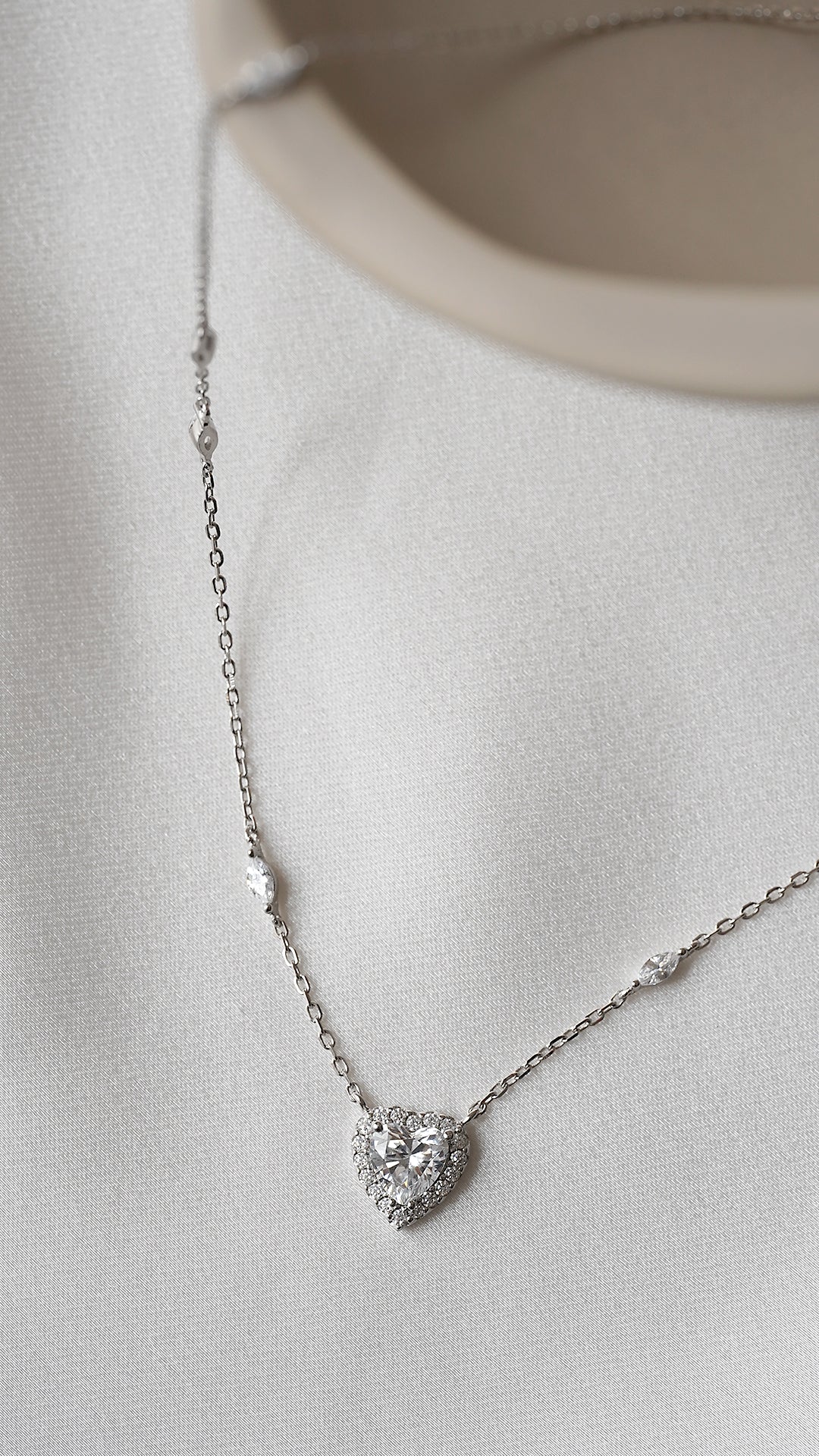 Cora Necklace White Gold Plated