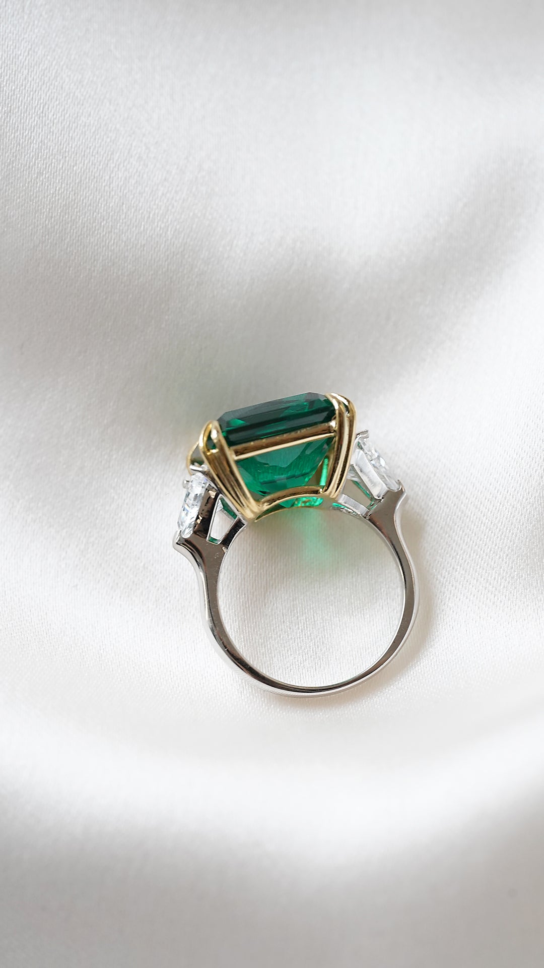 Jessica Emerald Green Ring 9K White Gold