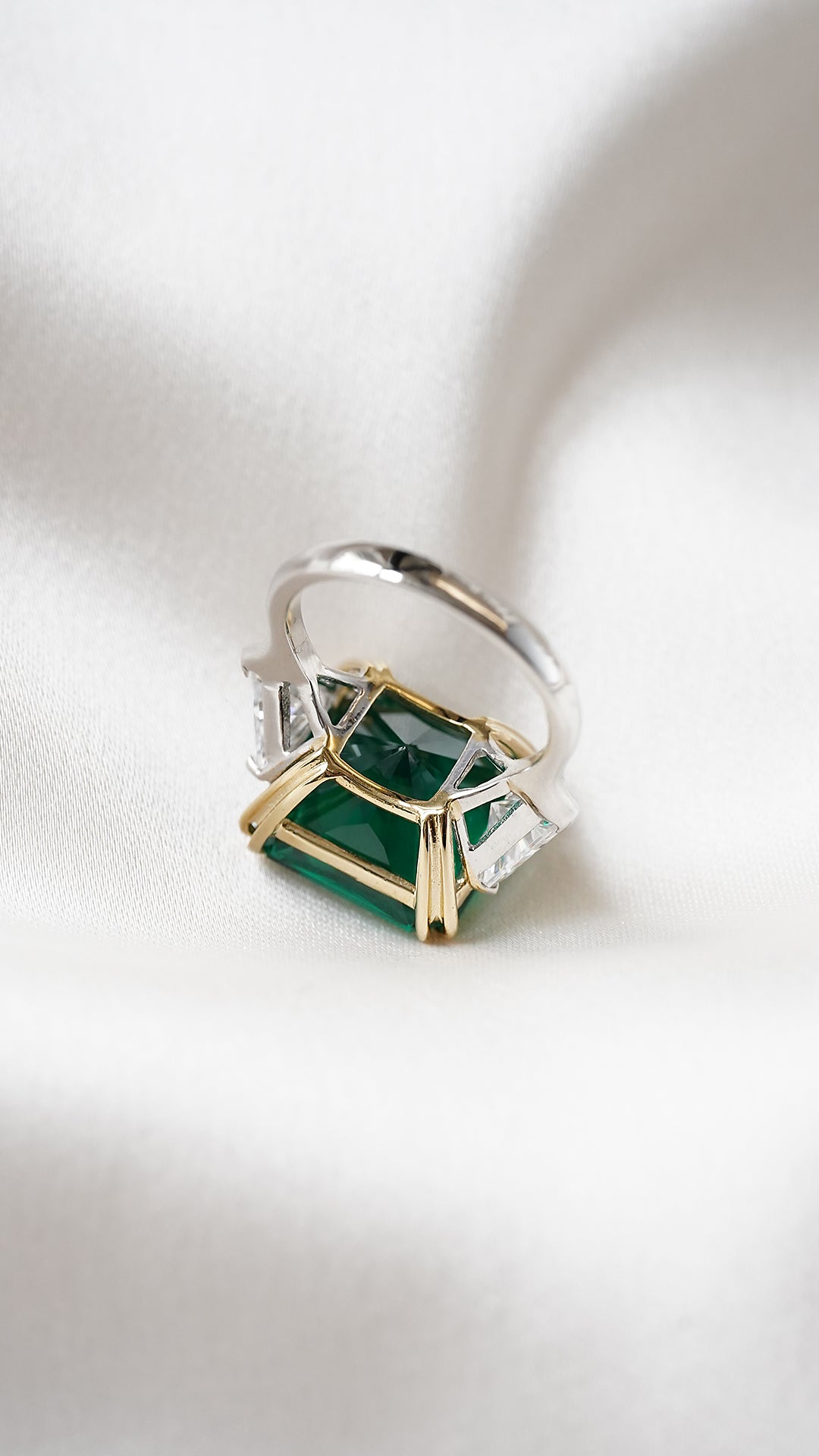 Jessica Emerald Green Ring 9K White Gold