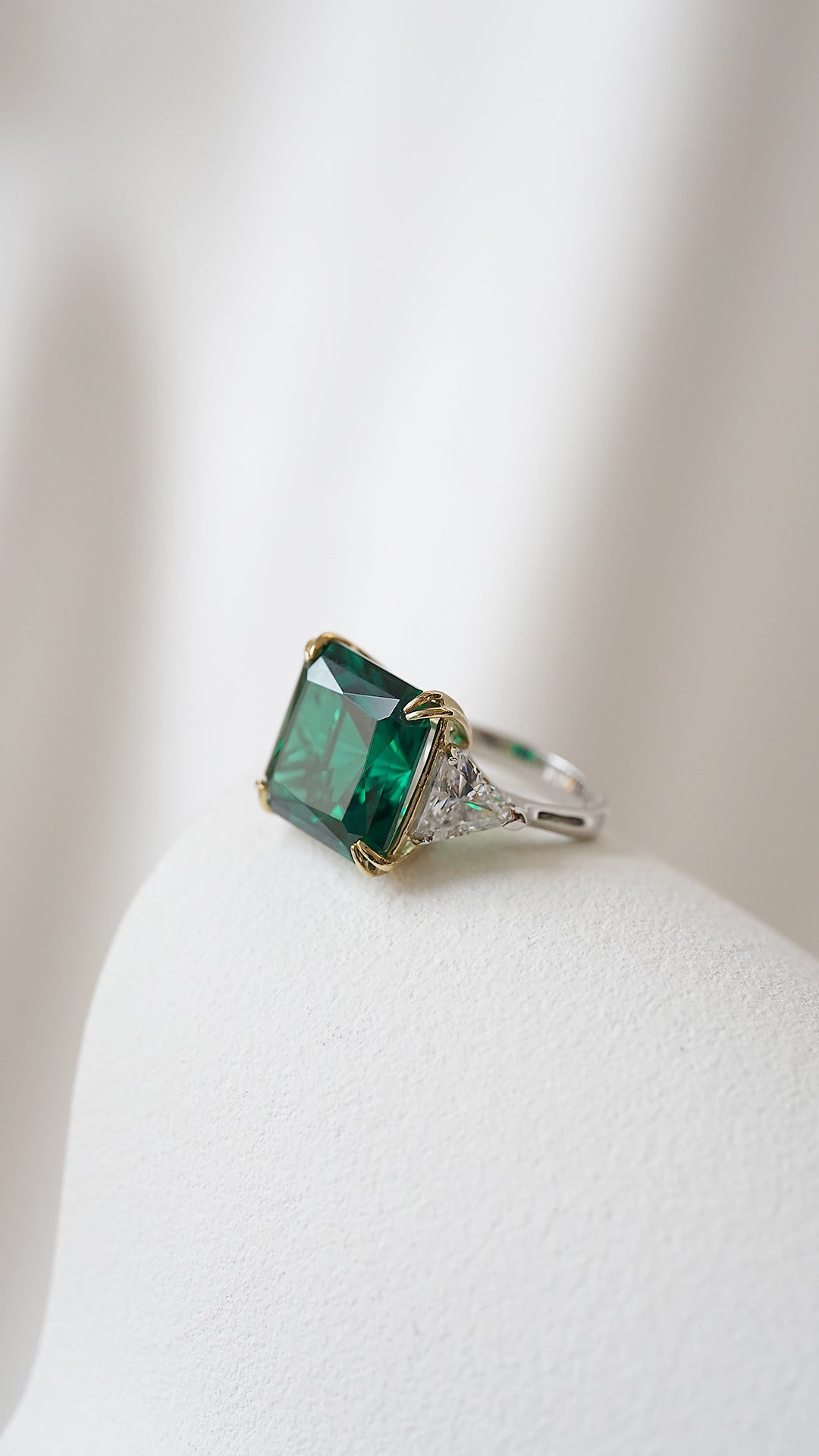 Jessica Emerald Green Ring 9K White Gold