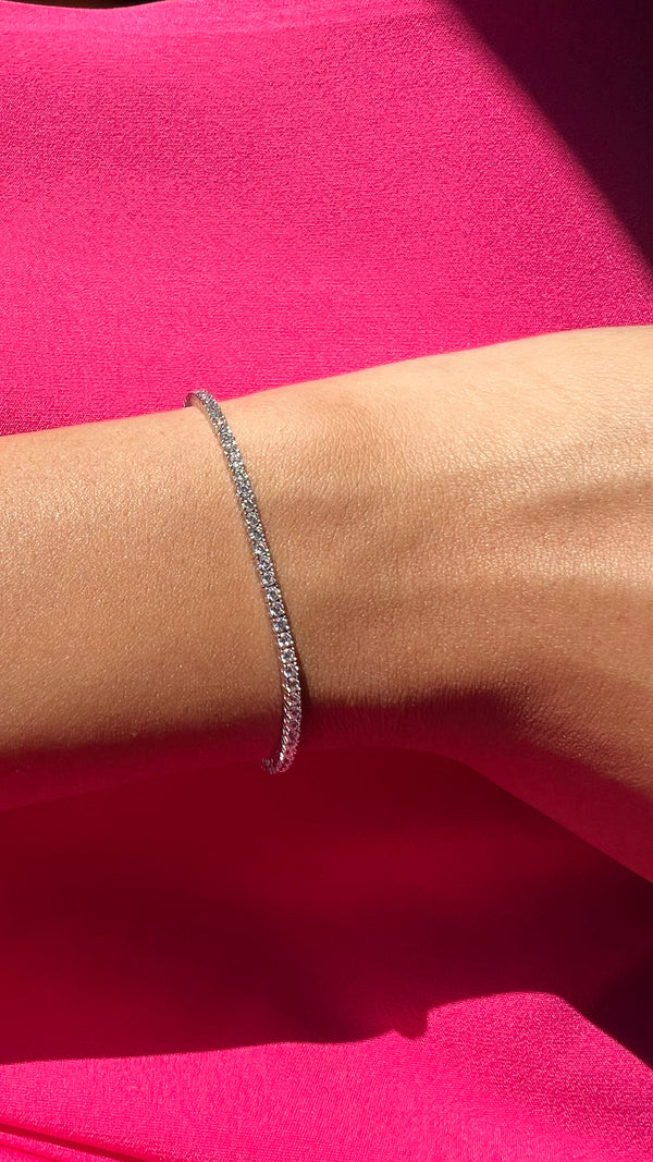 Women’s dainty silver bracelet – timeless  jewellery