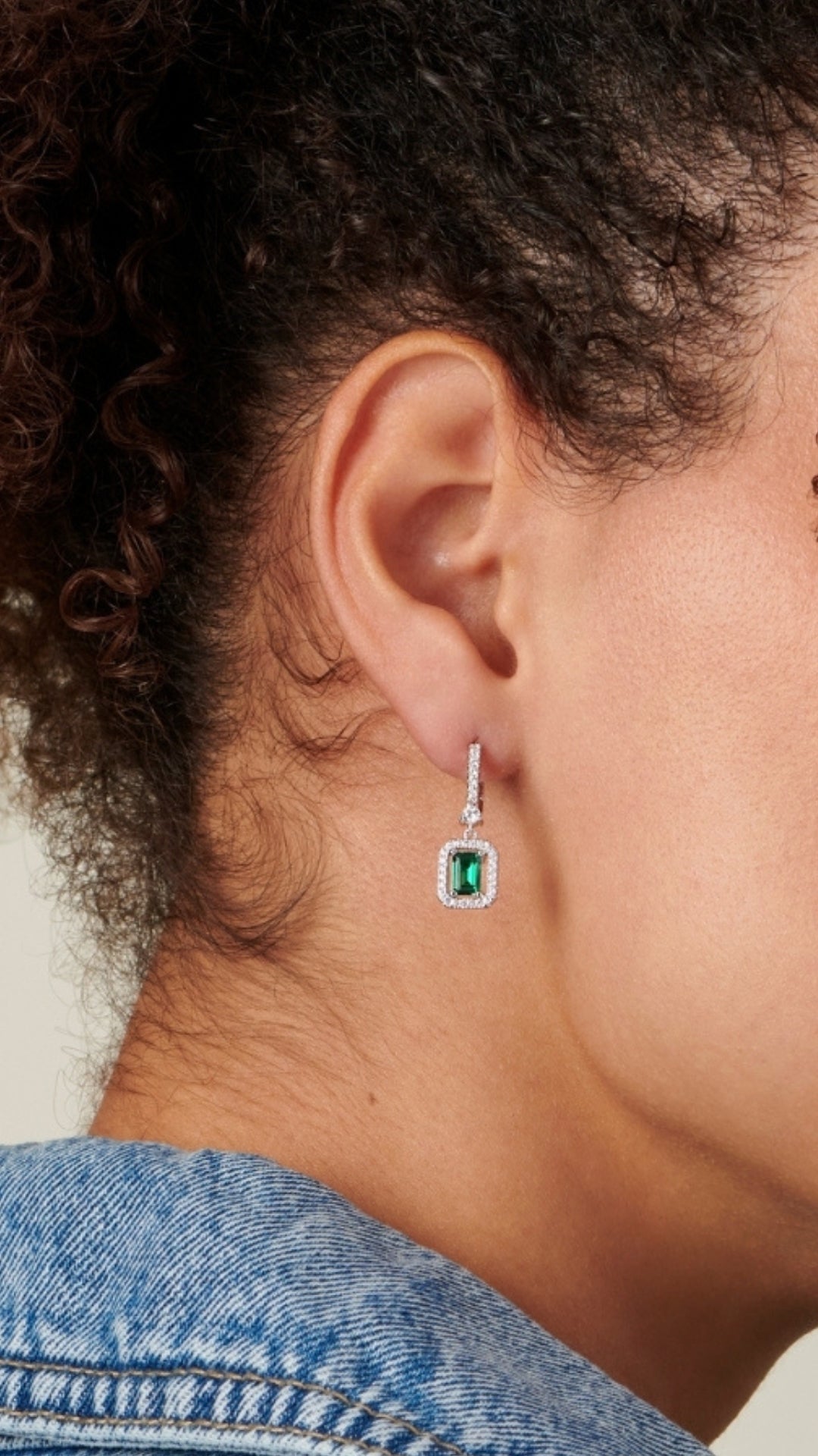 Moxie emerald borderset earrings for women