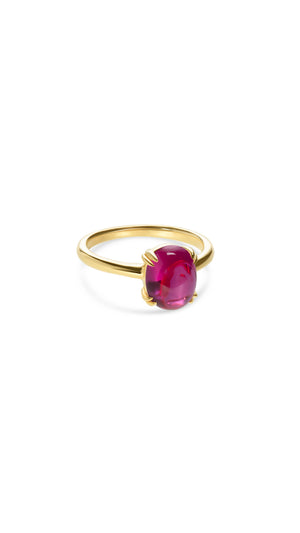 Recycled cabochon stone in dark pink on a gold vermeil on sterling silver ring for women from the Sugardrop collection