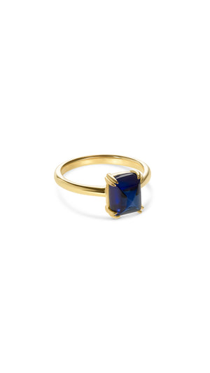 18K gold vermeil ring featuring lab-grown sapphire sugarloaf cut stone.