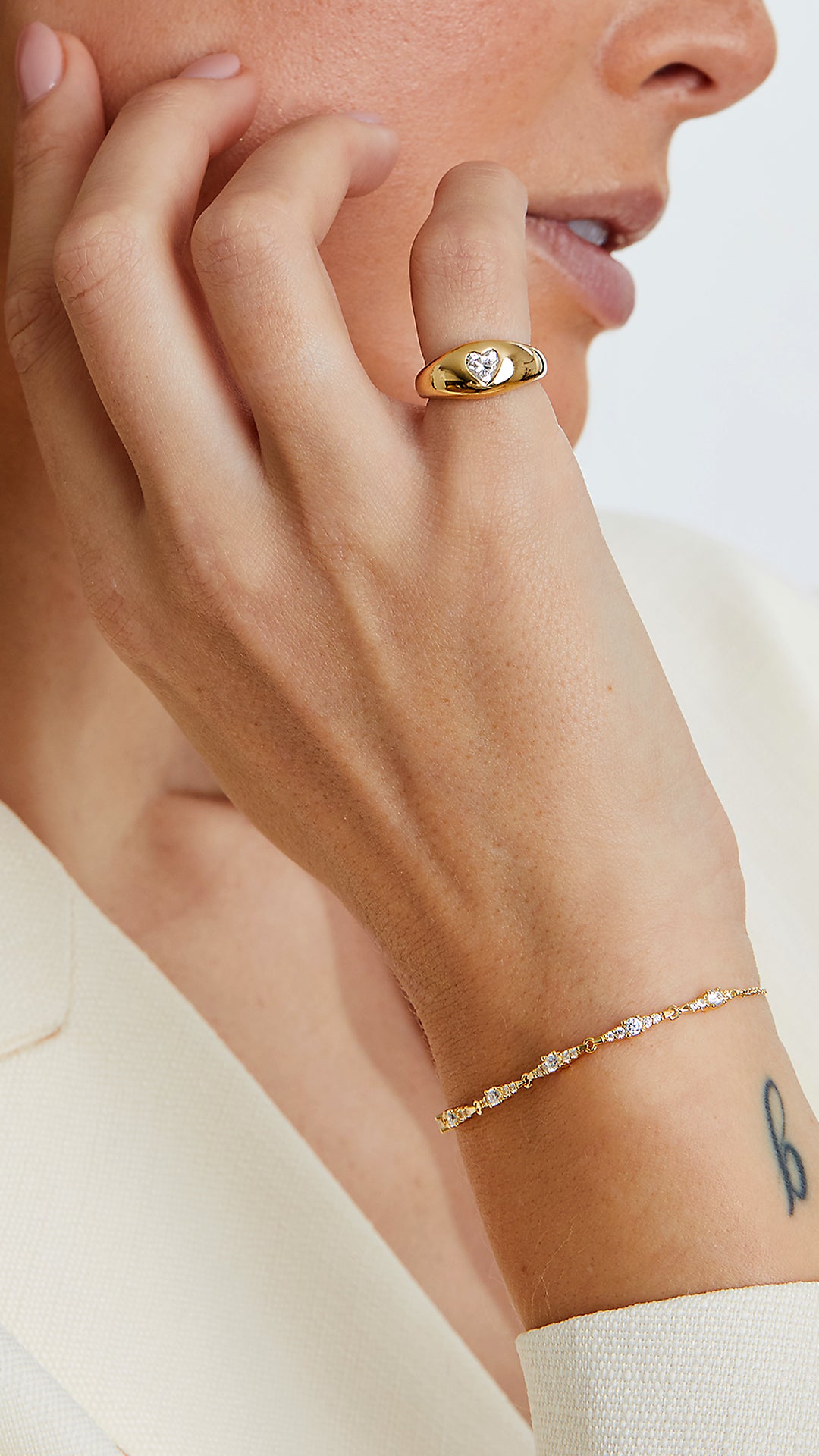 Featuring a smooth heart gemstone, this gold vermeil signet ring is perfect for stylish layering.