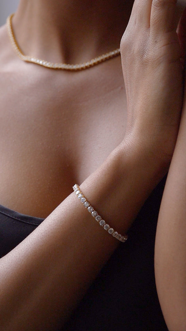 A brilliant women's tennis bracelet, combining classic style with glamour.