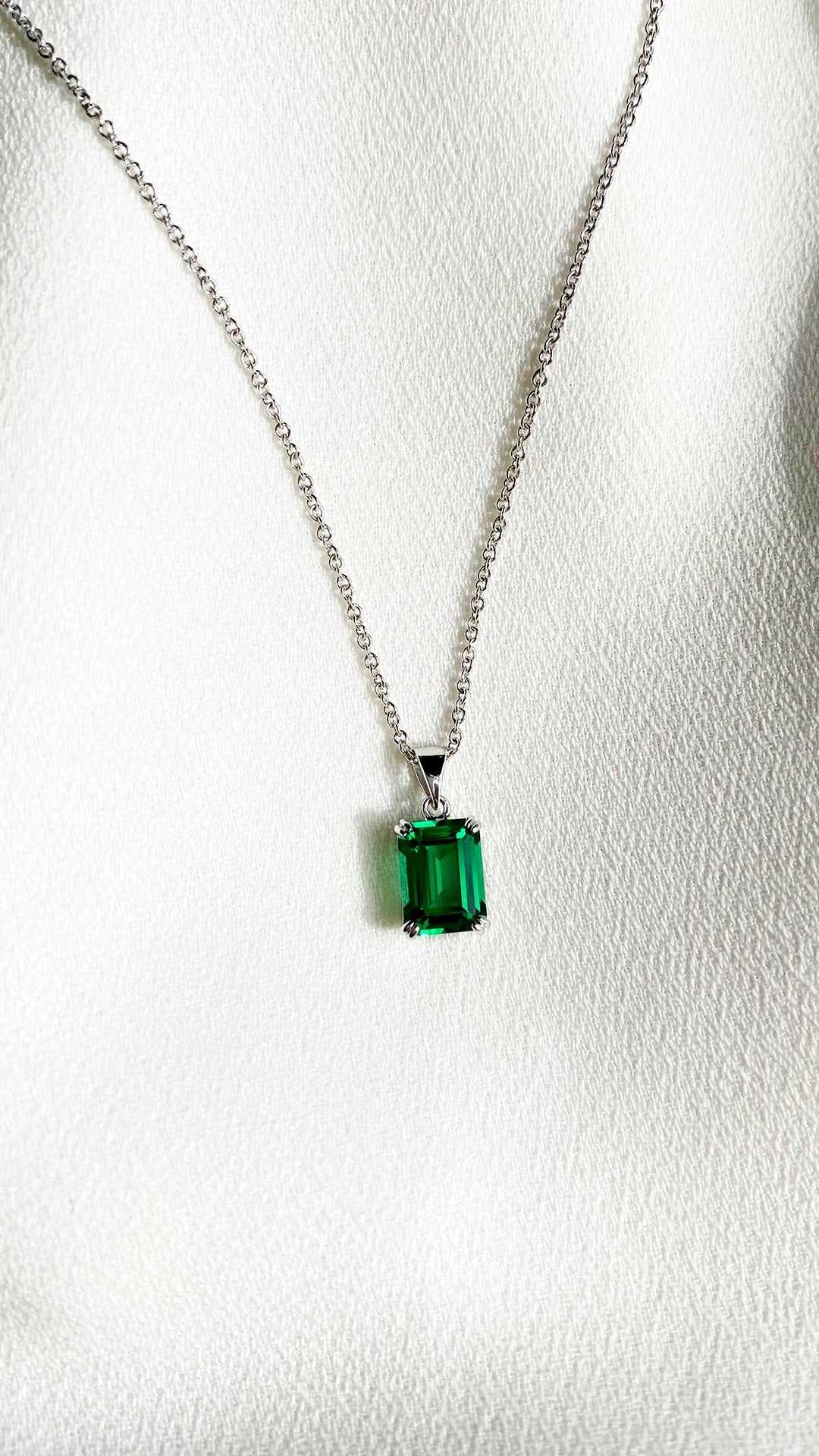 Fulton Emerald Green Pendant White Gold