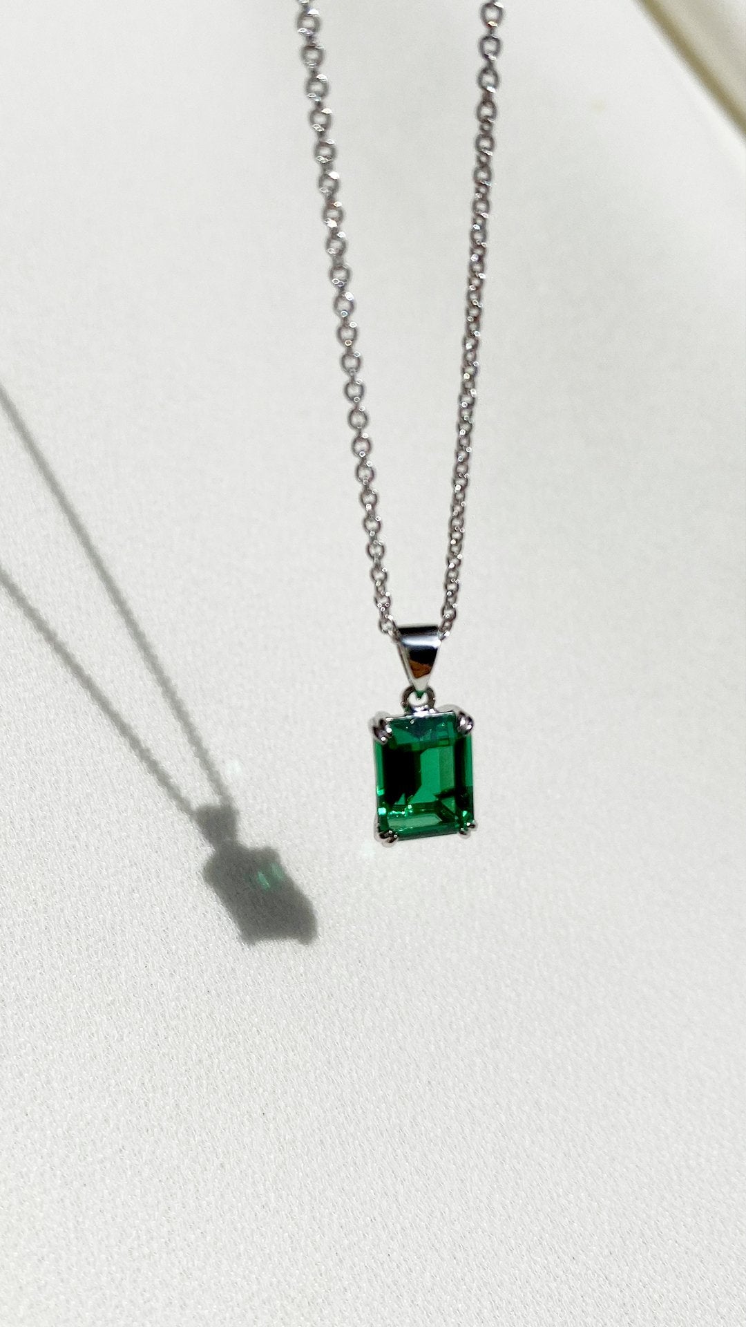 Fulton Emerald Green Pendant White Gold